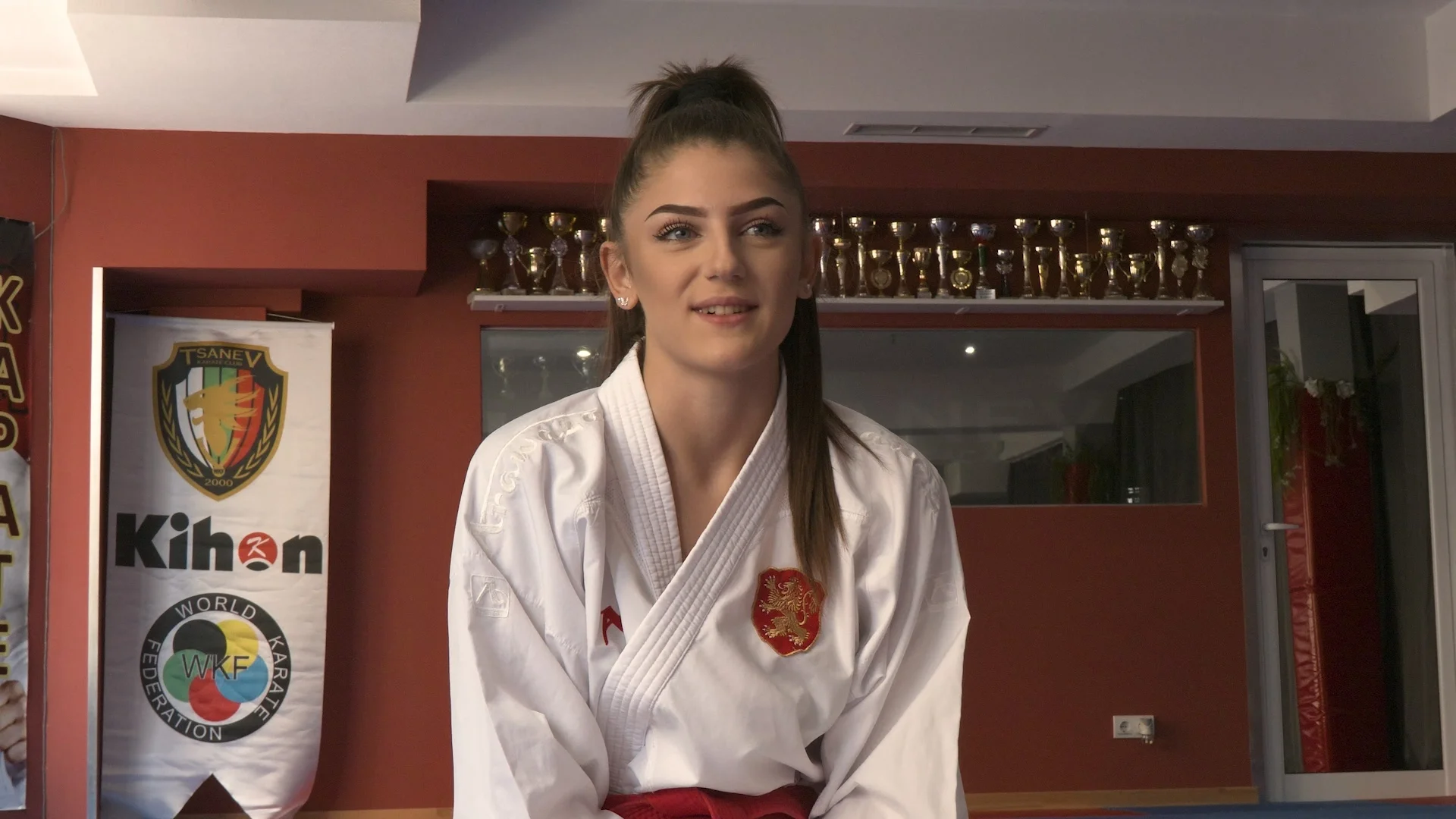 17-годишната Теодора Цанева, която мечтае да стане световен шампион по карате (ВИДЕО)