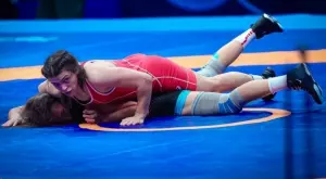 Две българки продължават битката за медалите на Световното по борба