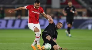 От 0:3 до 4:3 и уникален гол: АЗ Алкмаар стана за смях при исторически провал (ВИДЕО)