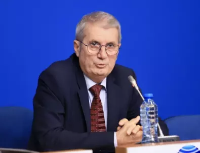 Министър Хинков разочарован: Здравеопазването се задъхва заради партийни интереси