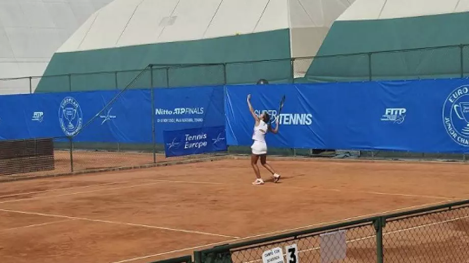 Страхотно! 16-годишна българка набира скорост при жените – ще играе втори пореден полуфинал