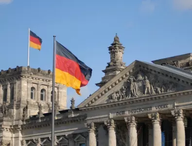 Десни екстремисти нападнаха мъж в Германия, десетки са арестувани