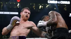 В типичния си стил: Канело се разправи с Чарло за победа номер "60" и запази поясите (ВИДЕО)