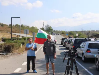 Пак блокираха Подбалканския път край Сливен