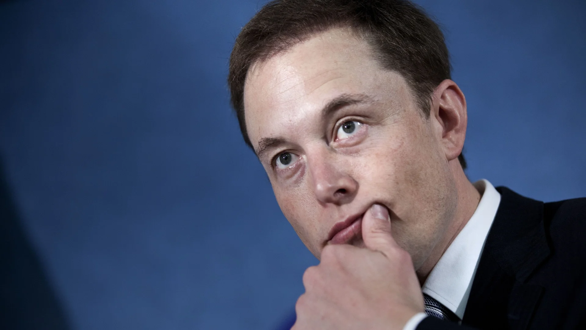 Илон Мъск уволни целия екип, отговарящ за производството на зарядни за Tesla