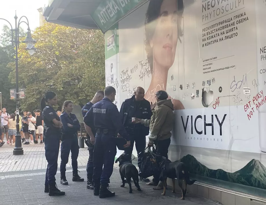 Кучетата на скитник нападнаха полицаи в столицата (ВИДЕО и СНИМКА)