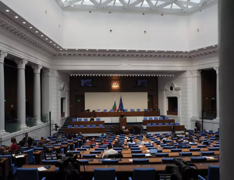 Провал на предизборното заседание на ГЕРБ и ДПС - само 11 депутати се регистрираха
