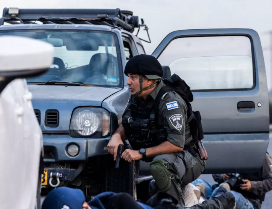 Провалът в сигурността на Израел: Разстреляни 20 полицаи накуп, убит висш командващ (ВИДЕО)