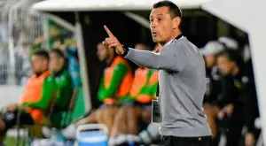 Ще гонят титлата? Локо Пловдив подновява договора на Димитър Илиев, други двама също са напът