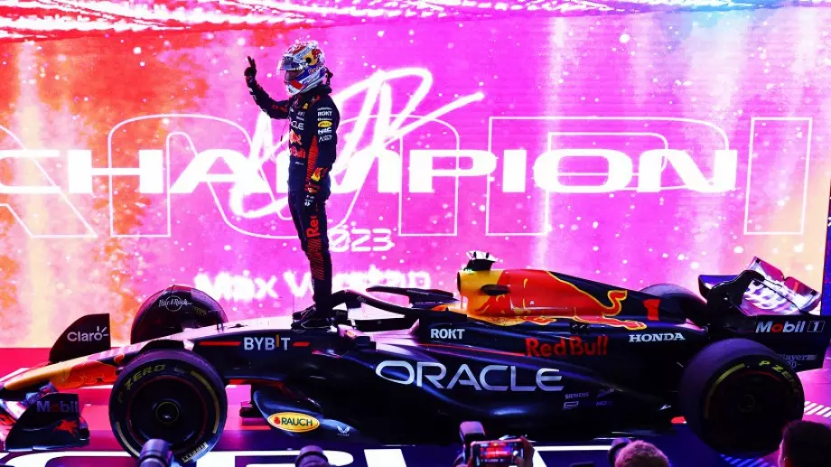 "Фантастично усещане, невероятна година": Верстапен спечели трета световна титла и пожела четвърта