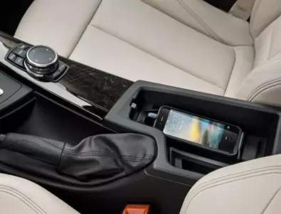 Зареждането на iPhone 15 в кола може да повреди устройството