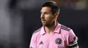 Нечувано: Смениха рефера на Лионел Меси заради фланелка на Интер Маями (СНИМКИ)