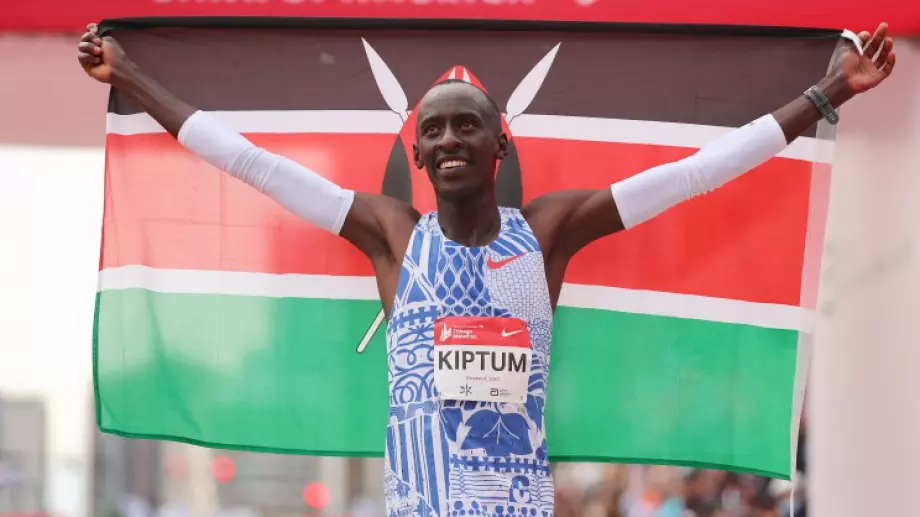 Нов световен рекорд: 23-годишният кениец Келвин Киптум пренаписа историята в Чикаго (ВИДЕО)