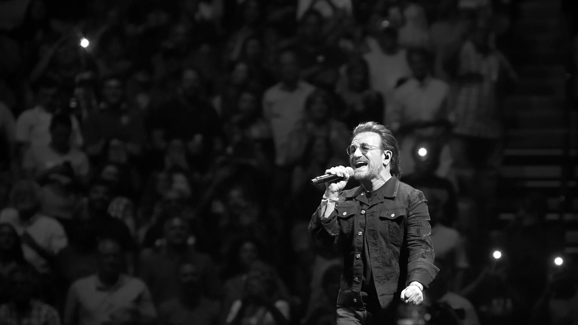 Боно и публиката на U2 почетоха Навални: "Хората, вярващи в свободата, трябва да кажат името му" (ВИДЕО)