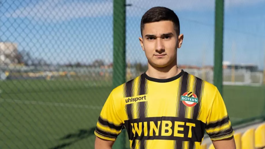 Юноша на Ботев Пловдив от Палестина: Прелитат военни самолети, чуват се взривове! 