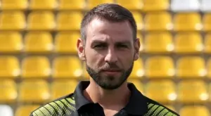 {{ otherArticle[0].article.title }}