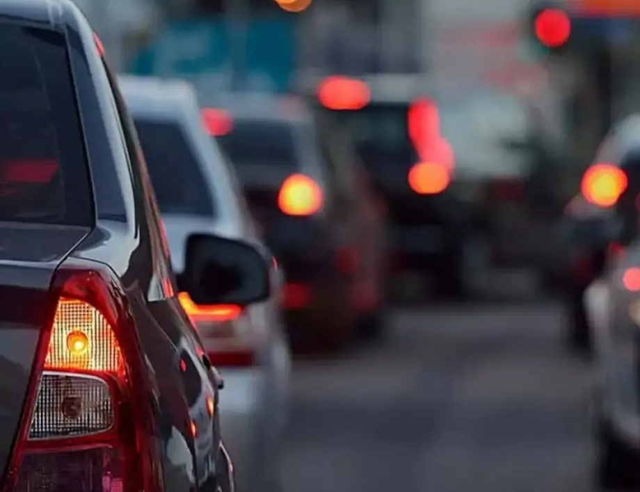 „Умните“ светофари на Google намаляват вредните емисии (ВИДЕО)