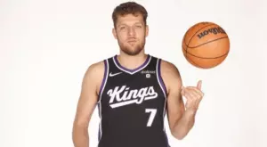 Юта Джаз - Сакраменто Кингс по ТВ: Къде да гледаме официалния дебют на Александър Везенков в НБА?