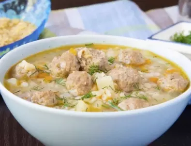 Рецептата на баба, с която супата от топчета се топи в устата