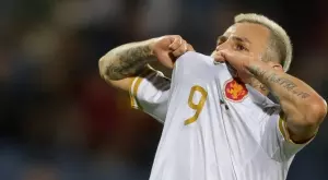 {{ otherArticle[0].article.title }}