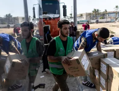 Десетки камиони с хуманитарна помощ пристигнаха успешно в Газа, ООН с призив (ВИДЕО)