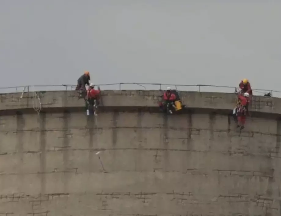 На протест: Природозащитници се качиха върху кула в ТЕЦ „Марица 3" (ВИДЕО)