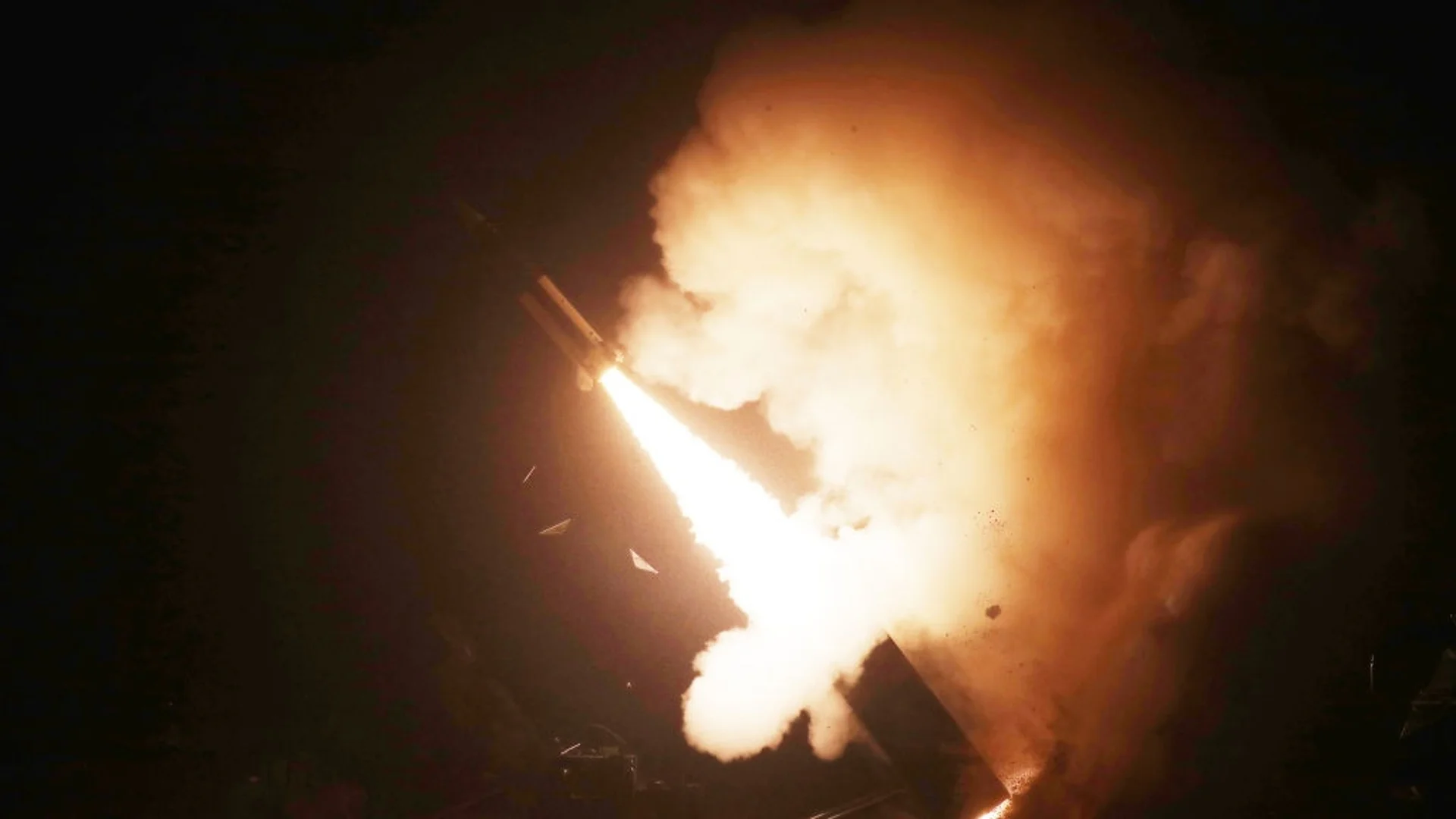 Песков: Ракетите ATACMS няма да помогнат на Украйна, само ще й донесат още повече проблеми
