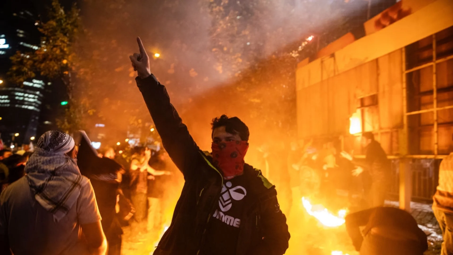 "Трябва да станат на пепел": Гръцки анархисти се заканиха на училищата и университетите