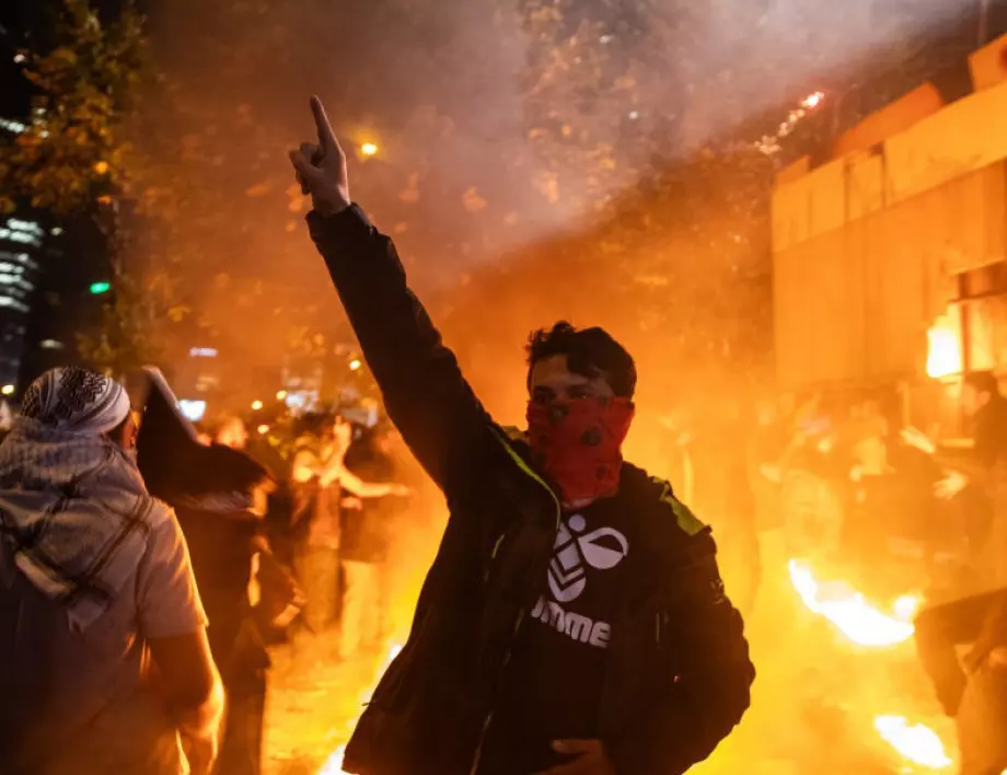"Трябва да станат на пепел": Гръцки анархисти се заканиха на училищата и университетите