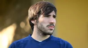 Нюкасъл избира сред четирима от Висшата лига за заместник на "комарджията" Тонали