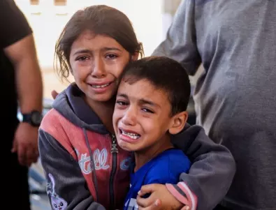 „Децата играеха и пееха“: Вижте часовете преди ракетния удар в болницата в Газа (ВИДЕО)
