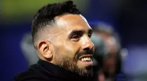 ВИДЕО: Карлос Тевес си сцепи главата при битов инцидент