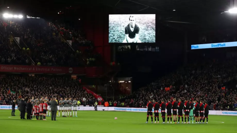 В памет на сър Боби Чарлтън: Манчестър Юнайтед победи с шедьовър (ВИДЕО)
