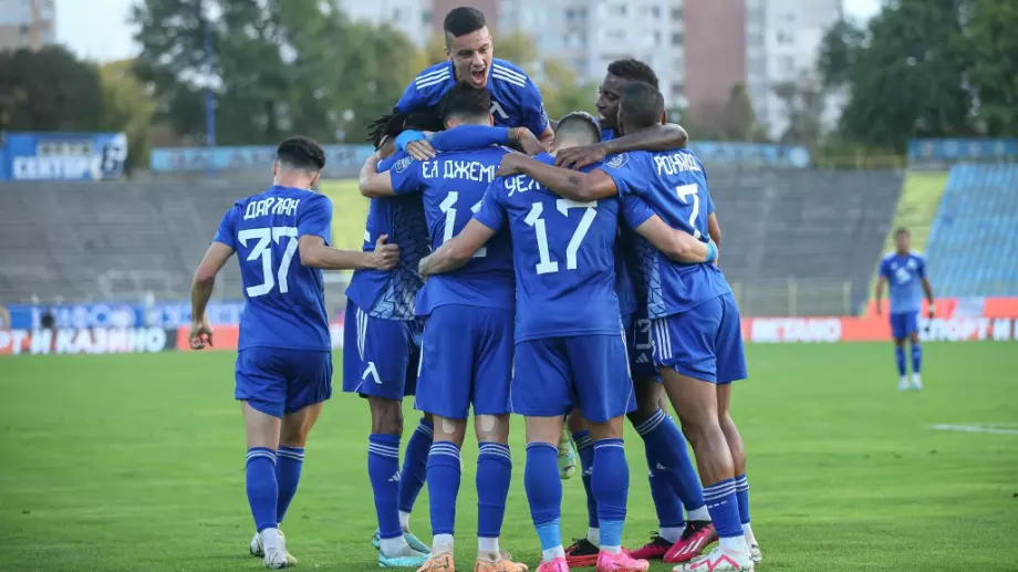 Левски нанесе първа загуба на Черно море и се доближи на 4 точки от лидера в Първа лига (ВИДЕО)