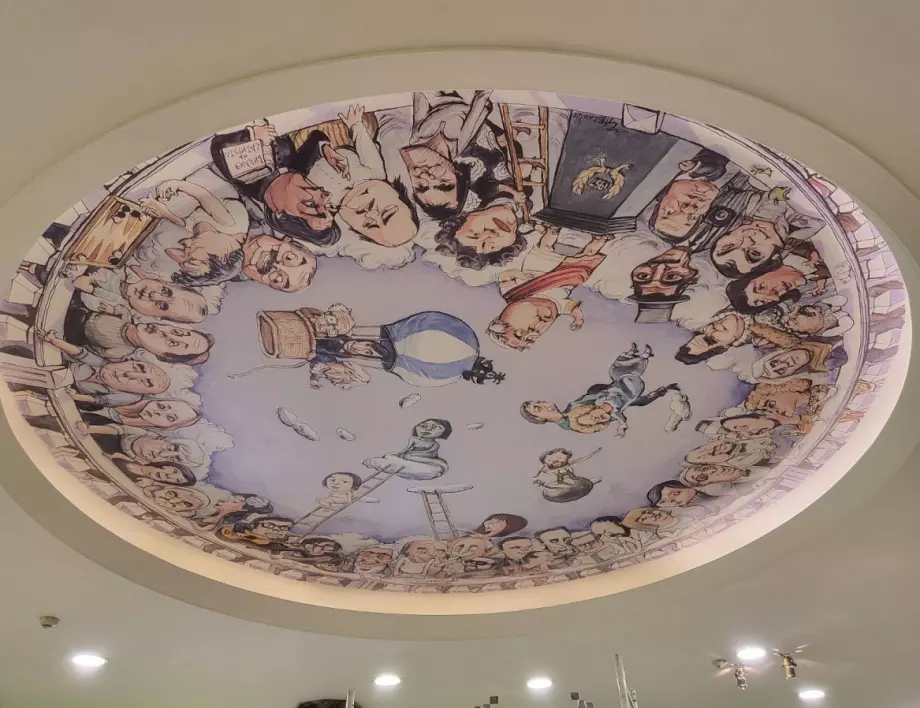 Създадоха уникалния стенопис "Небесен театър" специално за Сатиричния театър