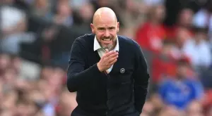 Манчестър Юнайтед освобождава Бени Маккарти, а Ерик тен Хаг ще го последва?