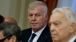 {{ otherArticle[0].article.title }}