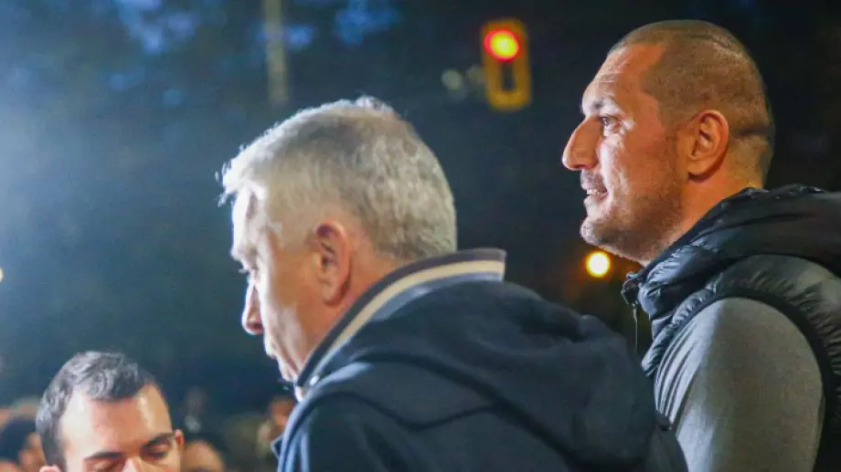 Бивш шеф в ЦСКА пред хилядите протестиращи: Милиони фенове стават заложници на един човек