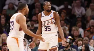 НБА: Кевин Дюрант се развихри пред над 17 000 зрители във "Footprint Center" (ВИДЕО)