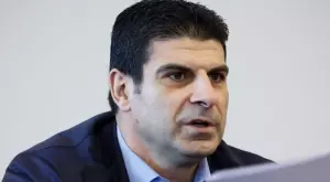 {{ otherArticle[0].article.title }}