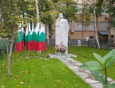 Почитаме делото на народните будители пред паметника на Иван Вазов в Плевен