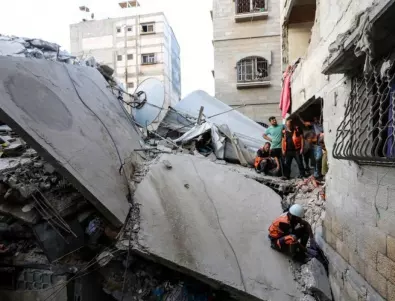 Палестинец тегли конска каруца, за да транспортира ранени в Газа (ВИДЕО)