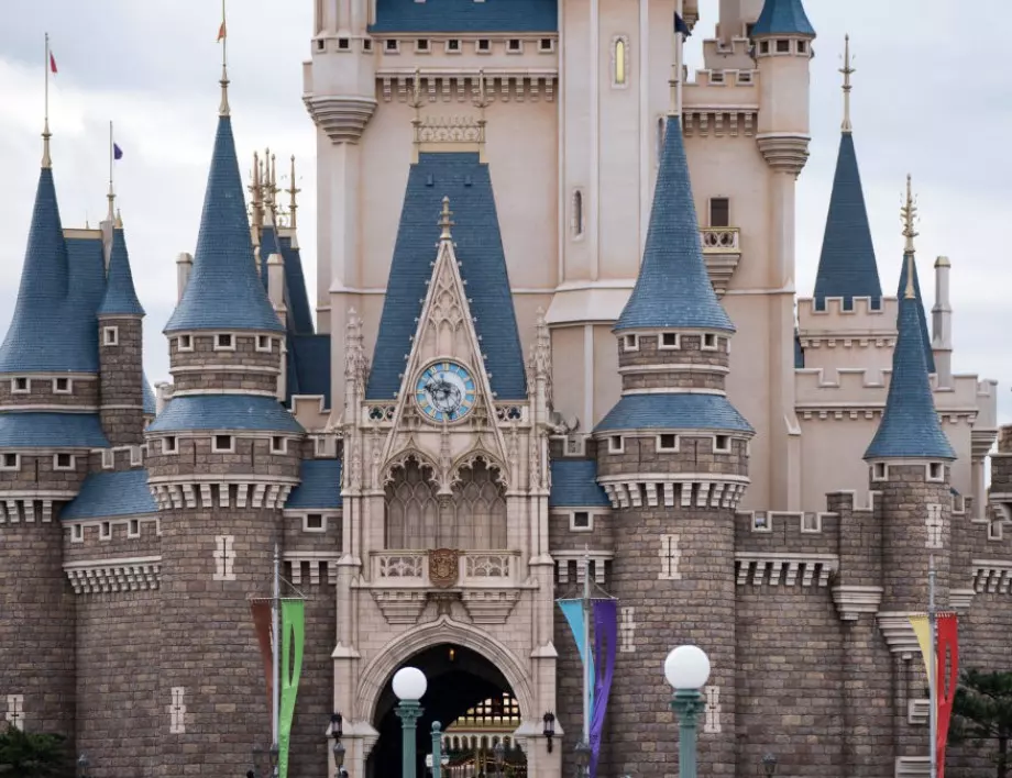 Най-добрият шеф в света заведе за 3 дни 1200-те си служители и семействата им в Disney World в Япония