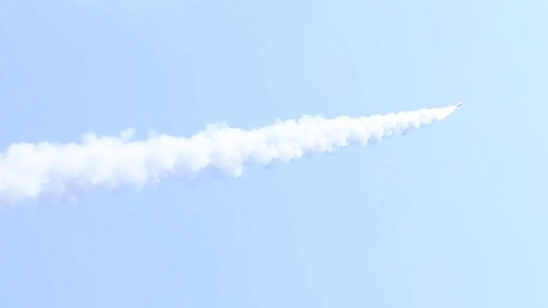 Русия твърди, че е свалила балистична ракета над Белгород