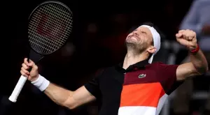 {{ otherArticle[0].article.title }}