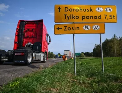 Украйна: На границата с Полша се образуват опашки от камиони