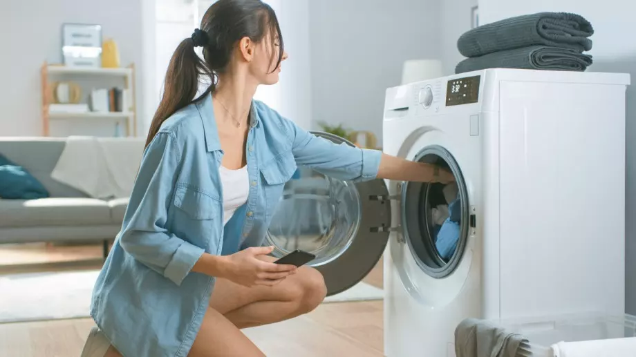 Алерголог: Сложете тази подправка в пералнята и дрехите ще станат като нови