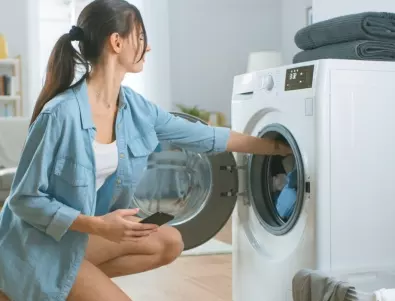 Защо някои домакини слагат топка алуминиево фолио в пералнята?