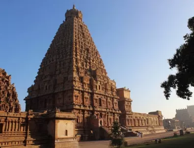 Мистериозен храм в Индия не хвърля сянка