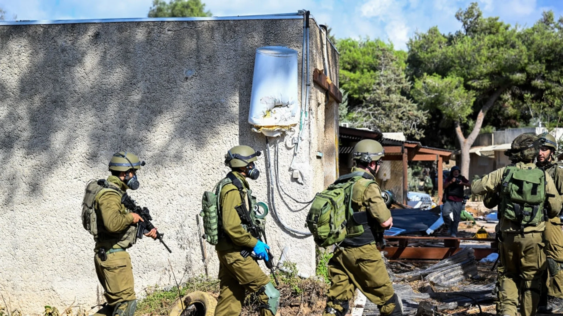 Израелците превзеха правителствени сгради на "Хамас" в Газа (ВИДЕО)